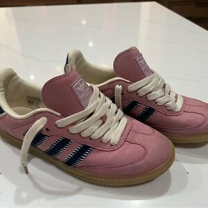 Adidas Women’s Sneakers Sz 7.5